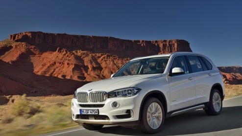 Nieuwe BMW X5 F15 2013 geintroduceerd. Ook leverbaar met sDrive25d (viercilinder en achterwielaandrijving). Vanaf 16 november bij de dealer.