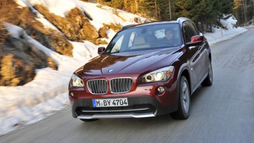 De lijfspreuk van BMW, Freude am Fahren, wordt mede mogelijk gemaakt door de heerlijke zes-in-lijn motoren van de fabrikant. Wat blijft daar nog van over in de X1 met de nieuwe xDrive 28i krachtbron,