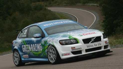 Volvo gaat de komende drie jaar door met het racen op bio-ethanol in het Zweedse toerwagen kampioenschap STCC. Daarom heeft het besloten een geheel nieuwe, groene sportauto te ontwikkelen, de Volvo 