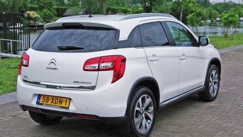 De samenwerking tussen PSA (Peugeot en Citron) en Mitsubishi heeft opnieuw een bastaard opgeleverd, de C4 Aircross. In hoeverre geven de Fransen hun eigen draai aan deze crossover met Japans DNA? We 