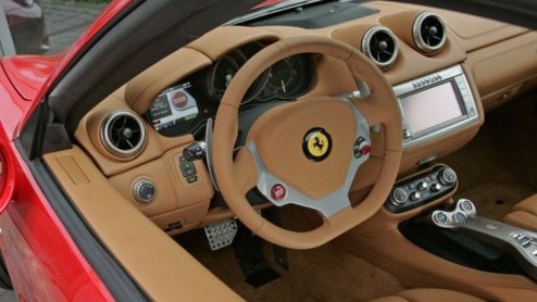 De president van Ferrari is natuurlijk niet de laatste die een ronde mag rijden in de nieuwe California. Deze week reed de topman van het merk met het Steigerende Paard, President Luca di Montezemolo,