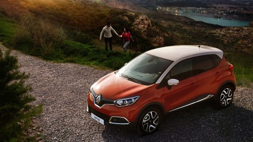 Renault maakt er geen geheim meer van en stelt de Captur voor. Het SUV-broertje van de Clio debuteert live op de Autosalon van Geneve in maart en krijgt zuinige motoren met CO2-uitstoot vanaf slechts