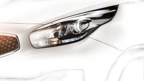 Kia leeft naar de introductie van de nieuwe Carens en komt - voorafgaand aan het debuut in Parijs - met nieuwe schetsen van de MPV.