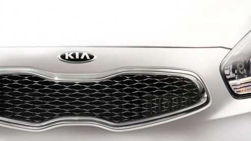 Kia leeft naar de introductie van de nieuwe Carens en komt - voorafgaand aan het debuut in Parijs - met nieuwe schetsen van de MPV.
