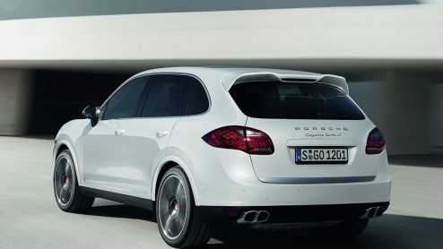 Er gaat geen week voorbij zonder de aankondiging van een nieuwe modeluitvoering van Porsche. Ook deze week is het weer raak. Na de Cayenne S Diesel komen de Duitsers deze week met de Cayenne Turbo S.