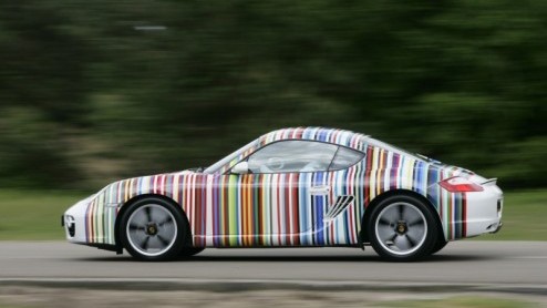 Porsche bestaat 60 jaar! Het merk maakt van deze feestelijke gelegenheid gebruik door een goed doel te trakteren. Onder het motto �Cayman for Kids� zet Porsche voor de Doe Een Wens Stichting Nederland