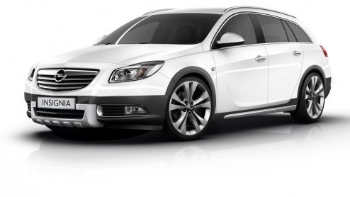Opel gaat stoer doen met de Insignia, althans zo lijkt het. Er is een foto van een opgeruigde Insignia ST, vermoedelijk met de toevoeging Crossfour. De Passat Alltrack en 508 RXH hebben er een vriendj