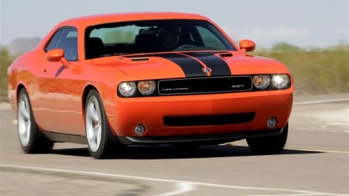De Dodge Challenger beleeft vandaag zijn debuut op de Chicago Autoshow. Na een concept en enkele detailfotos is deze muscle car dus nu officieel. Helaas zal de Challenger ons land niet via de Dodge d