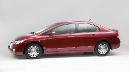 Wie aan hybride denkt, haalt meteen de Toyota Prius voor de geest. De Honda Civic Hybrid is echter een andere belangrijke speler. Het merk meldt trots dat deze energiezuinige Japanner de eerste plaats
