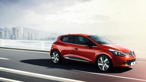 De langverwachte nieuwe Renault Clio is los! Inmiddels zijn we aangekomen bij de vierde generatie, voorzien van nieuwe zeer zuinige drie- en viercilinder turbomotoren, een optionele zestrapsautomaat m