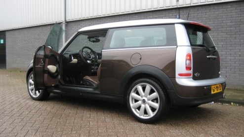 Wat voor de n slechts een koets is op vier wielen, is voor de ander onderdeel van hun levensstijl. Mini-rijders kiezen bewust voor hun sportieve maar stijlvolle 'Brit', want hij past naadloos in hun