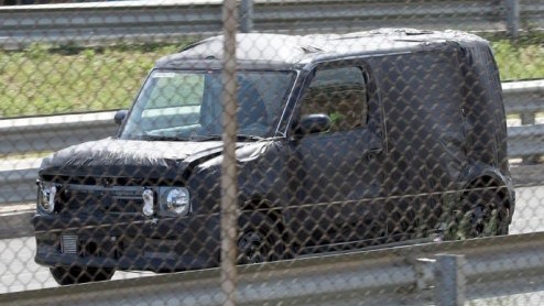 Onder deze zwarte blokkendoos bevindt zich de Nissan Cube. Hoewel dit de benzineversie is, is er ook een hybride in ontwikkeling. Deze ruimte-Jap kennen we hier ter lande niet, maar gaan we wel in Ame