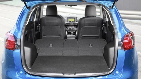 De nieuwe Mazda CX-5 heeft in ons land een vliegende start gemaakt. Dankzij de zuinige 2.0 liter SkyActiv-benzinemotor viel de stoere Japanner eventjes in de 20% bijtellingscategorie waardoor de verko