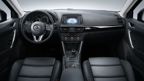 Morgen duiken we in het DNA van de nieuwe Mazda CX-5 en kunnen we ook een blokje om. Voorafgaand daaraan geeft Mazda de voorlopige prijslijst en uitrustingspecificaties vrij. En omdat de nieuwe crosso