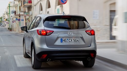 De nieuwe Mazda CX-5 schept hoge verwachtingen. Het model is niet alleen de eerste compacte SUV van het merk maar ook eerste Mazda gebouwd volgens de op efficintie gerichte SkyActiv gedachte. In Bari