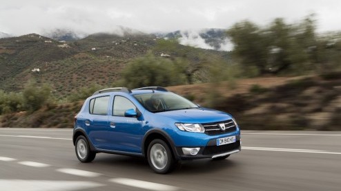 Een nieuwe auto op de markt brengen in het compacte segment is niet eenvoudig: de concurrentie is groot en daarbij is de lat al aardig hoog gelegd. Dacia probeert met de nieuwe Sandero als vanouds het