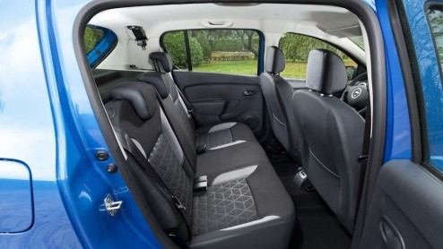 Een nieuwe auto op de markt brengen in het compacte segment is niet eenvoudig: de concurrentie is groot en daarbij is de lat al aardig hoog gelegd. Dacia probeert met de nieuwe Sandero als vanouds het