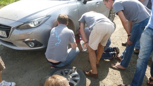 Reisverslag Dag 6 van Mazda Route 3 in Hiroshima to Frankfurter Challenger Tour 2013. Het afscheid nadert. Wij zijn ongeschonden gebleven en de auto ook, maar dat geldt niet voor elke Mazda3...