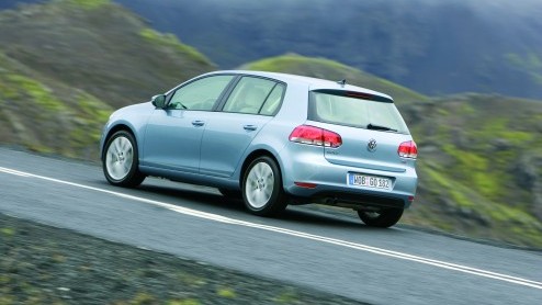 De autoverkopen zijn in augustus licht gestegen ten opzichte van augustus 2010. Vorige maand werden 39.368 nieuwe autos geregistreerd, bijna acht procent meer dan diezelfde maand in 2010.