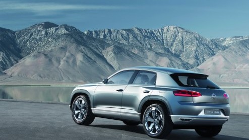 Volkswagen heeft op de Tokyo Motor Show een leuke verrassing: de Cross Coup. Deze kruising tussen een SUV en coupe is vierwielaangedreven en heeft plug-in hybridetechniek. En daarmee is hij niet alle
