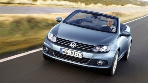 Met de komst van de Golf Cabriolet heeft Volkswagen de luxe nog meer cabrios in de familie te hebben. Omdat de Eos als vanouds het luxebroertje moet blijven is deze daarom onlangs opgefrist. Hoe weet