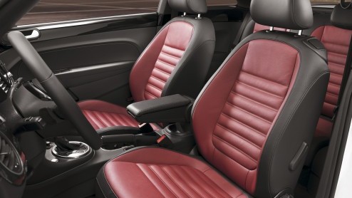 Dit is 'm dan, de nieuwe Volkswagen Beetle! Het icoon debuteert in Sjanghai, Berlijn en New York en arriveert vanaf de herfst in Europa.