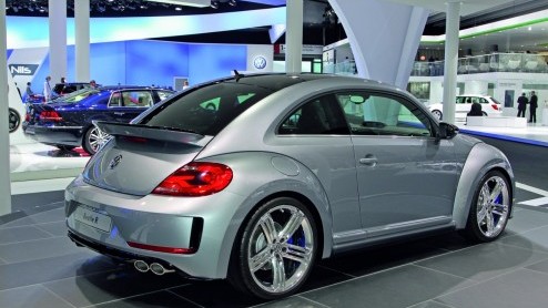 Volkswagen verrast in Frankfurt met de Beetle Fender en Beetle R Concept. We zouden niet raar op kijken als die laatste daadwerkelijk in productie zal gaan. Naast deze sportieveling staat de muzikale 