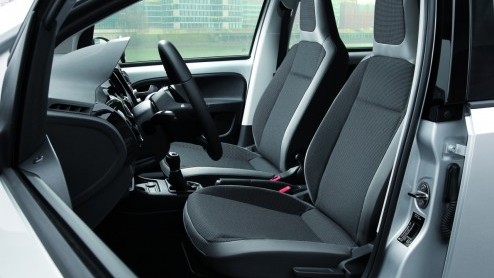 Na het introduceren van de driedeurs Volkswagen Up is het de beurt aan de vijfdeursversie. Omdat twee extra portieren an sich weinig aanleiding geven voor een nieuwe rijtest, nemen we Up-jes onder de