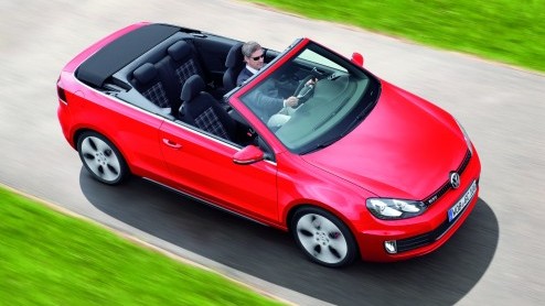 Berijders van een Golf Cabrio zijn, volgens een onderzoek dat Volkswagen-importeur Pon door Maurice de Hond heeft laten houden, gelukkiger dan andere automobilisten. Verder stemmen ze vaker VVD en vin