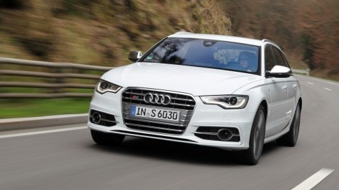 De nieuwe Audi S6 is krachtiger, sneller en sportiever dan zijn voorganger. Toch ben je dan niet automatisch beter af. Audi heeft de racy V10 van zijn voorganger verruild voor een dikke V8 met turbos