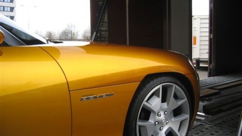 Zojuist berichtte een Autovandaaglezer ons over de Dodge Demon. Deze sportieve coup zagen we begin dit jaar als concept schitteren in Genve. Een kennis van hem/haar spotte echter deze goudgele mini-