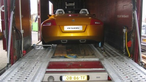 Zojuist berichtte een Autovandaaglezer ons over de Dodge Demon. Deze sportieve coup zagen we begin dit jaar als concept schitteren in Genve. Een kennis van hem/haar spotte echter deze goudgele mini-