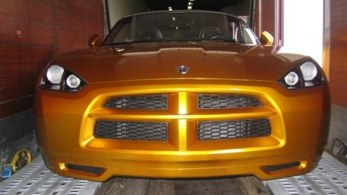 Zojuist berichtte een Autovandaaglezer ons over de Dodge Demon. Deze sportieve coup zagen we begin dit jaar als concept schitteren in Genve. Een kennis van hem/haar spotte echter deze goudgele mini-