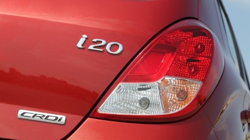 Stilstand is achteruitgang. En daar houden ze bij Hyundai niet van. Daarom heeft de i20 na zon drienhalf jaar een opfrisser gekregen. Geeft dat de compacte Koreaan weer een duwtje in de rug?