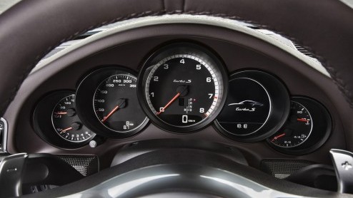 Porsche heeft de nieuwe 911 Turbo en Turbo S onthuld. De nieuweling is weer krachtiger dan zijn voorganger, maar tegelijk tot wel zestien procent zuiniger.