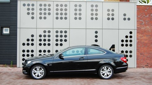 Zakelijk rijden met lagere bijtelling kan tegenwoordig in allerlei soorten en maten. Mercedes-Benz geeft met de introductie van de C 220 CDI Coup de aftrap in het segment van de tweedeurscoup met di