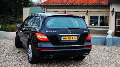 Het lijkt allemaal zo simpel. Wanneer je op zoek bent naar statig vervoer kies je een sedan. Wie meer ruimte nodig heeft neemt een stationwagon en om stoer te doen is er de SUV. Waarom biedt Mercedes-