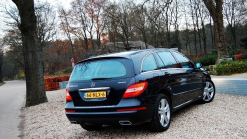 Het lijkt allemaal zo simpel. Wanneer je op zoek bent naar statig vervoer kies je een sedan. Wie meer ruimte nodig heeft neemt een stationwagon en om stoer te doen is er de SUV. Waarom biedt Mercedes-