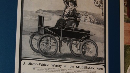Autoreclame is van alle tijden. De tentoonstelling '125 jaar Autoreclame' in het Museum van de Twintigste Eeuw brengt dat op amuserende wijze in beeld. Wanneer ontwikkelde de auto zich tot statussymbo