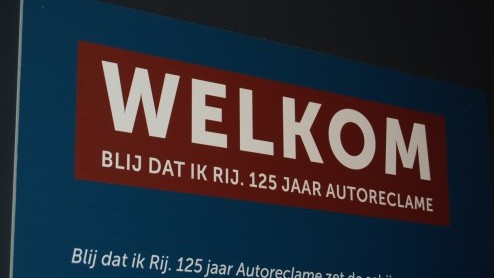 Autoreclame is van alle tijden. De tentoonstelling '125 jaar Autoreclame' in het Museum van de Twintigste Eeuw brengt dat op amuserende wijze in beeld. Wanneer ontwikkelde de auto zich tot statussymbo