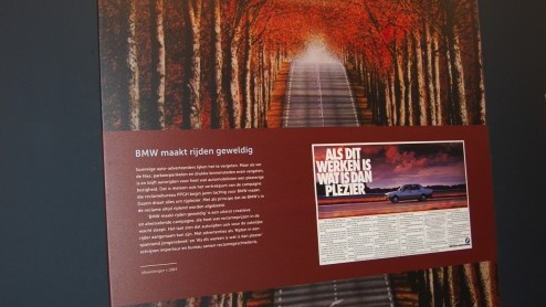 Autoreclame is van alle tijden. De tentoonstelling '125 jaar Autoreclame' in het Museum van de Twintigste Eeuw brengt dat op amuserende wijze in beeld. Wanneer ontwikkelde de auto zich tot statussymbo