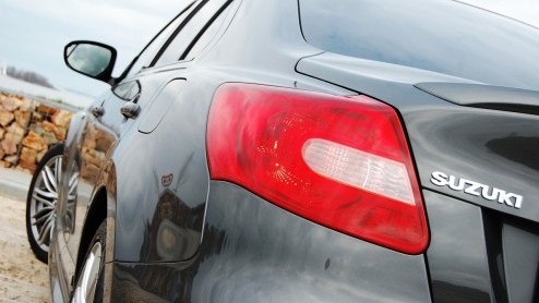 Sedans die tegen de middenklasse aanschurken zijn bij ons niet heel populair. De Volvo S40, Chevrolet Cruze, Mitsubishi Lancer en in mindere mate de Volkswagen Jetta hebben het al moeilijk genoeg om h