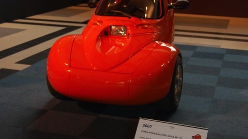 Autoreclame is van alle tijden. De tentoonstelling '125 jaar Autoreclame' in het Museum van de Twintigste Eeuw brengt dat op amuserende wijze in beeld. Wanneer ontwikkelde de auto zich tot statussymbo