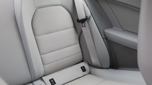 Zakelijk rijden met lagere bijtelling kan tegenwoordig in allerlei soorten en maten. Mercedes-Benz geeft met de introductie van de C 220 CDI Coup de aftrap in het segment van de tweedeurscoup met di