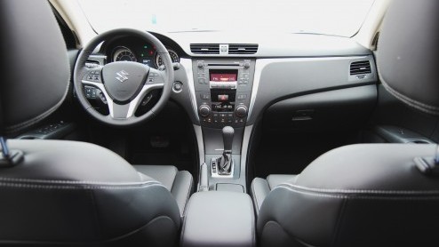 Sedans die tegen de middenklasse aanschurken zijn bij ons niet heel populair. De Volvo S40, Chevrolet Cruze, Mitsubishi Lancer en in mindere mate de Volkswagen Jetta hebben het al moeilijk genoeg om h