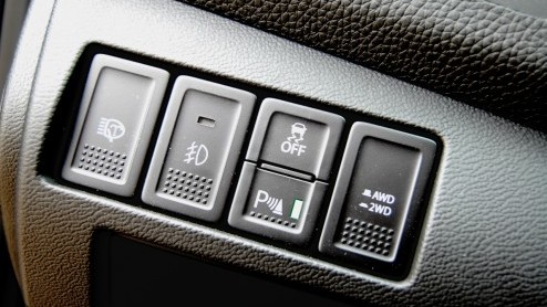 Sedans die tegen de middenklasse aanschurken zijn bij ons niet heel populair. De Volvo S40, Chevrolet Cruze, Mitsubishi Lancer en in mindere mate de Volkswagen Jetta hebben het al moeilijk genoeg om h