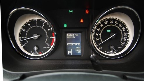 Sedans die tegen de middenklasse aanschurken zijn bij ons niet heel populair. De Volvo S40, Chevrolet Cruze, Mitsubishi Lancer en in mindere mate de Volkswagen Jetta hebben het al moeilijk genoeg om h