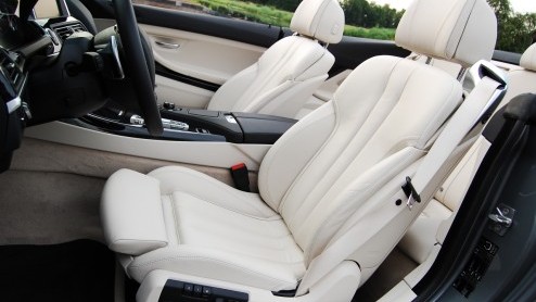 De BMW 6 Serie Cabriolet heeft in zijn segment het rijk alleen om in luchtige sferen op comfort, sportiviteit en heel veel luxe te trakteren. In de nieuwe generatie debuteren turbomotoren die kracht v