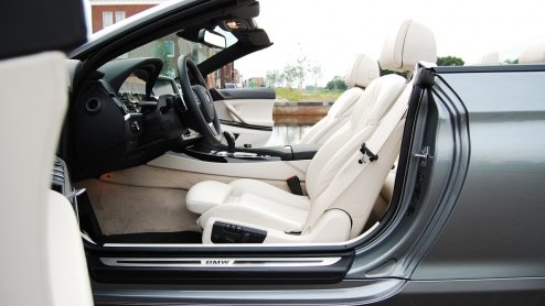 De BMW 6 Serie Cabriolet heeft in zijn segment het rijk alleen om in luchtige sferen op comfort, sportiviteit en heel veel luxe te trakteren. In de nieuwe generatie debuteren turbomotoren die kracht v
