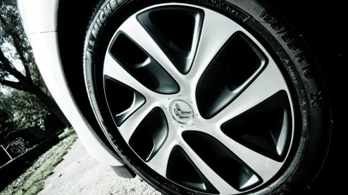 De Citron DS3 heeft zich bewezen als een eigenwijze Fransoos met een gezonde portie dynamiek. Daarom kijken we niet eens vreemd op dat het merk 'spaarzaam dieselen' ook op eigen wijze interpreteert.